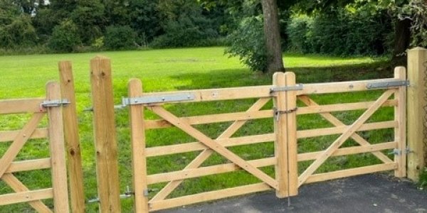 Burrs Meadow New Gates